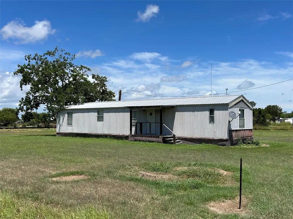 204 N 4th Street Seadrift TX 77983