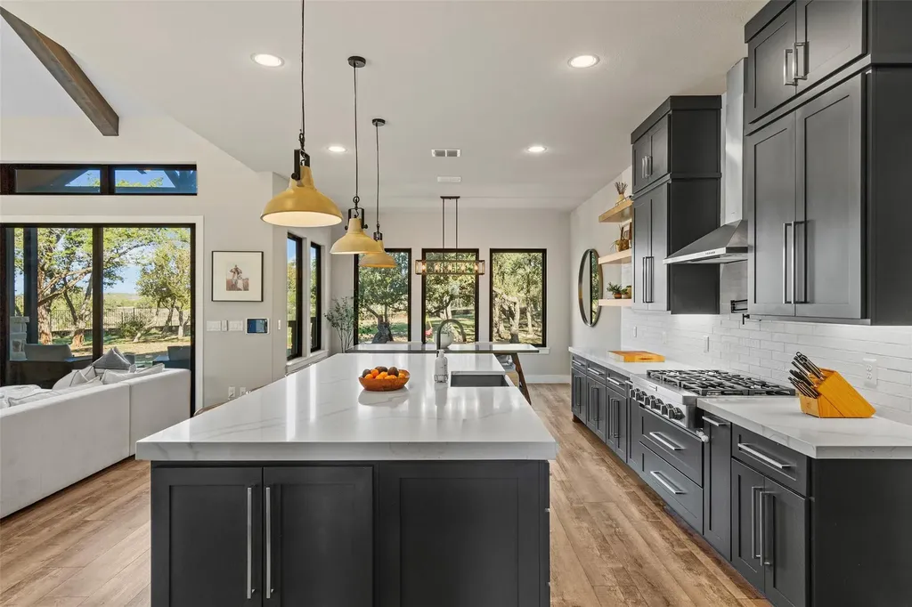 316 Stockman Drive Dripping Springs TX 78620
