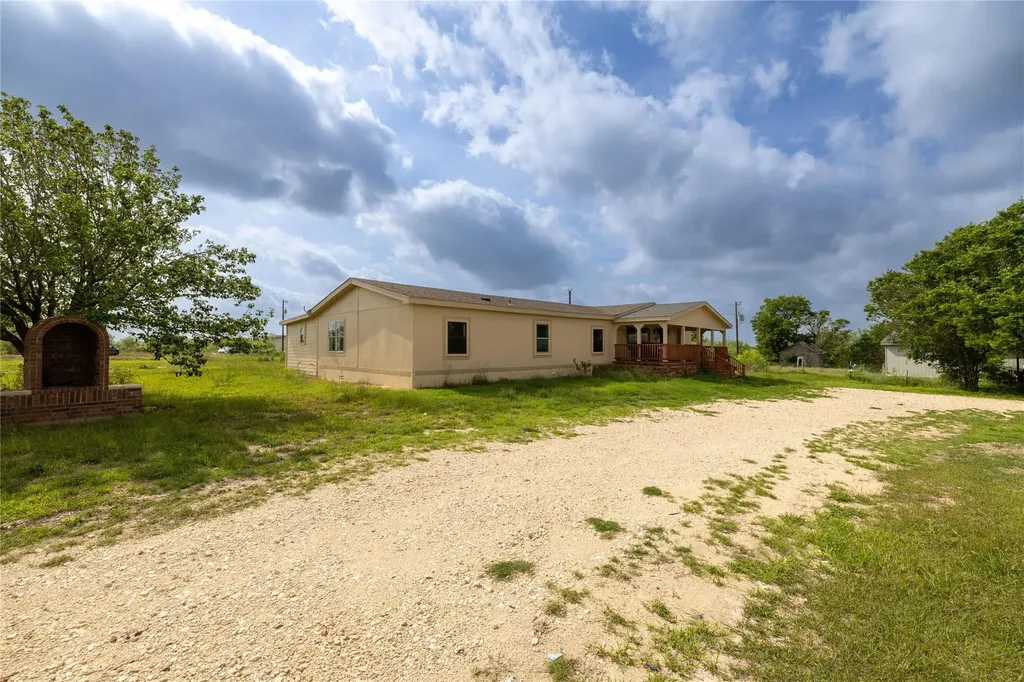 230 Sunkist Drive Lockhart TX 78644