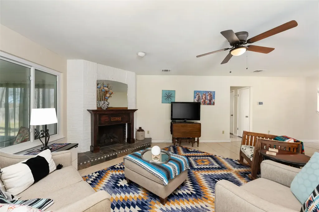 1408 Doonesbury Drive Austin TX 78758