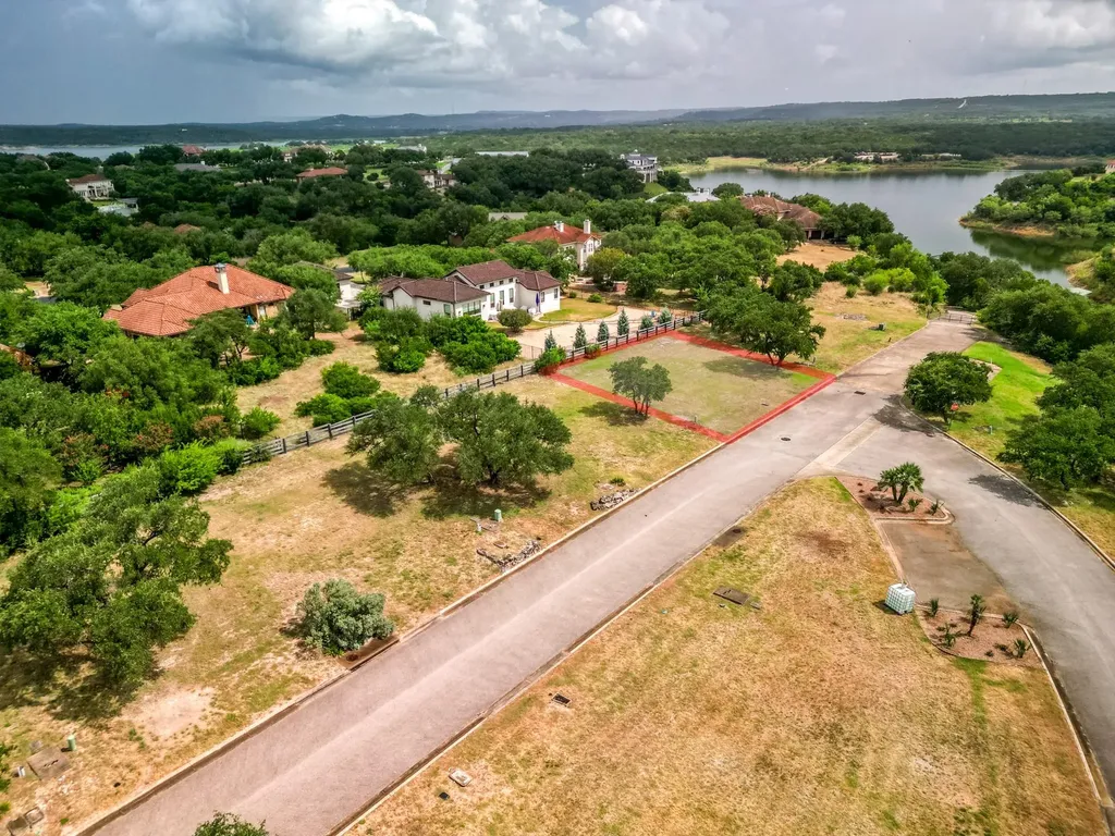 2432 Bruin Drive Spicewood TX 78669
