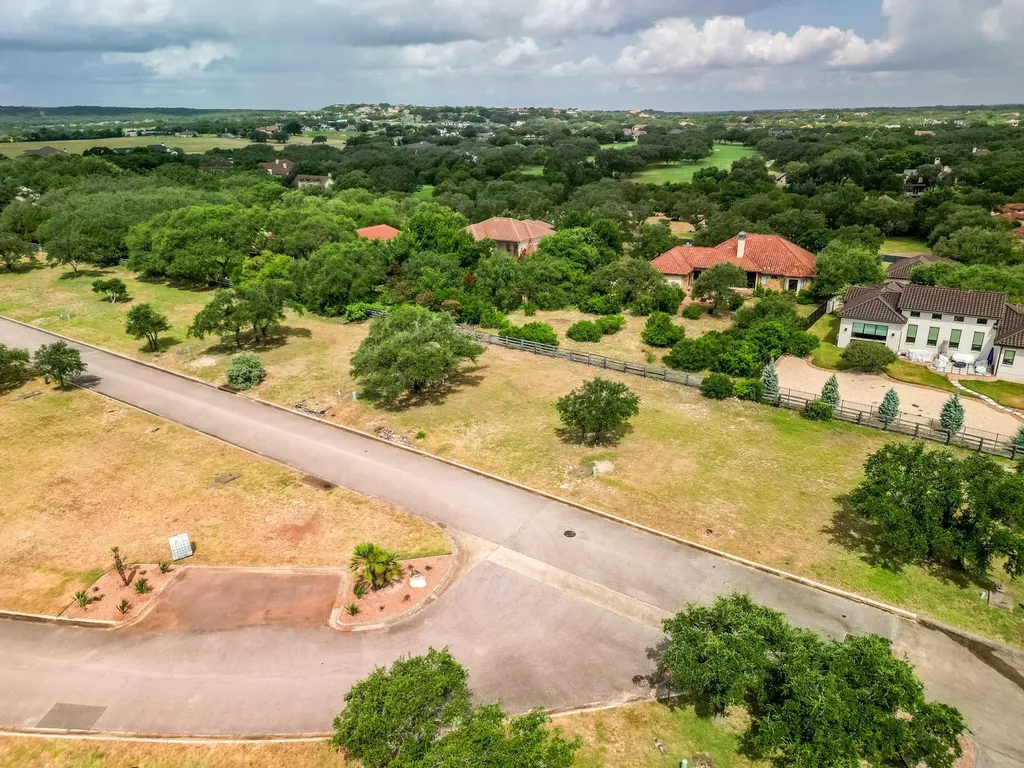 2432 Bruin Drive Spicewood TX 78669