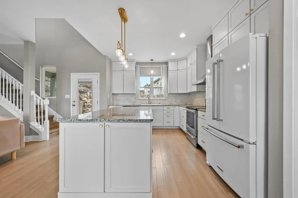 17305 Lake Wood Circle Dripping Springs TX 78620
