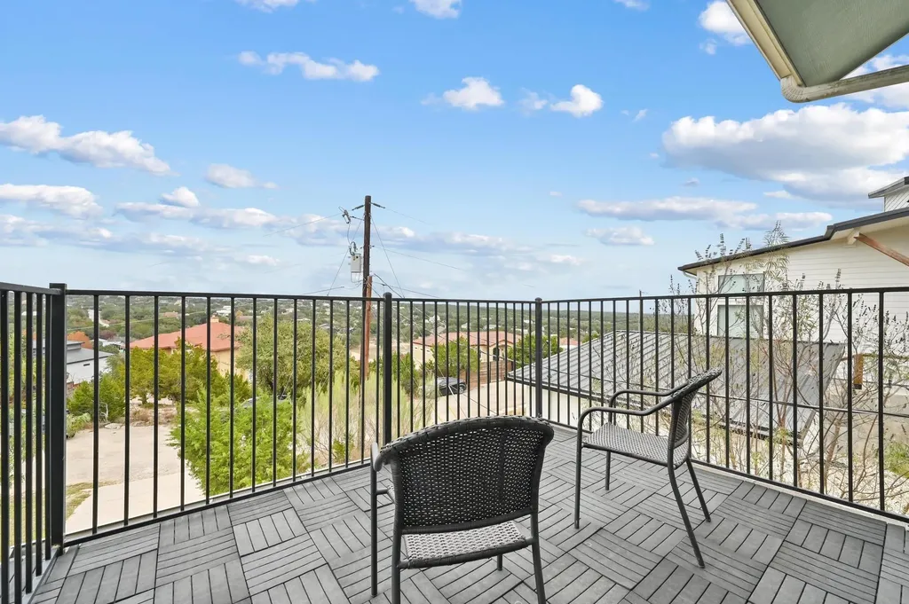 17305 Lake Wood Circle Dripping Springs TX 78620