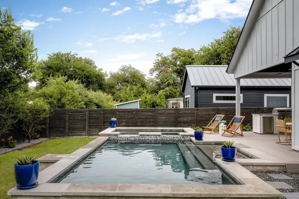 2002 Payne Avenue Austin TX 78757