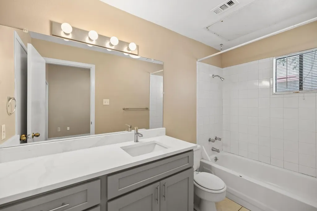 712 Graham Place Austin TX 78705