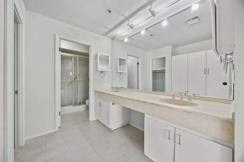 40 N Interstate 35 Highway Austin TX 78701