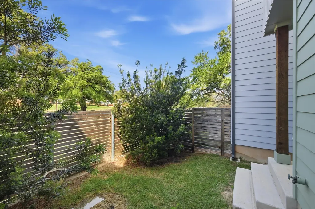 814 N Bluff Drive Austin TX 78745