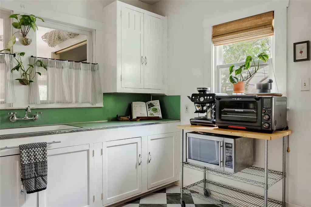 703 E 45th 1/2 Street Austin TX 78751
