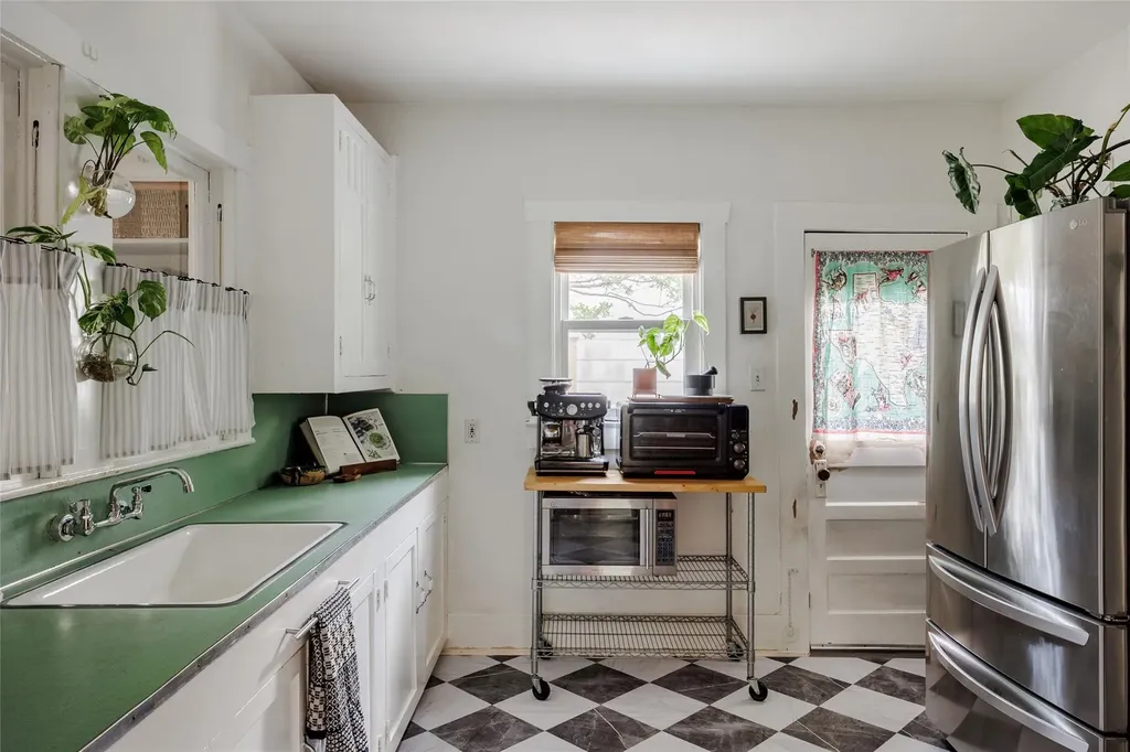 703 E 45th 1/2 Street Austin TX 78751