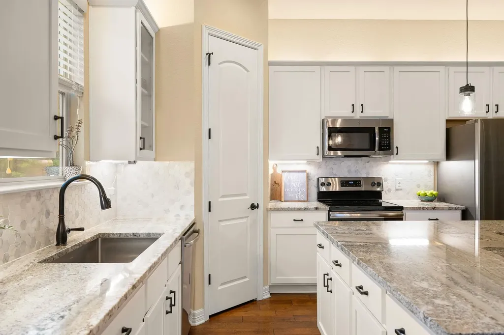 103 Kendall Drive Spicewood TX 78669