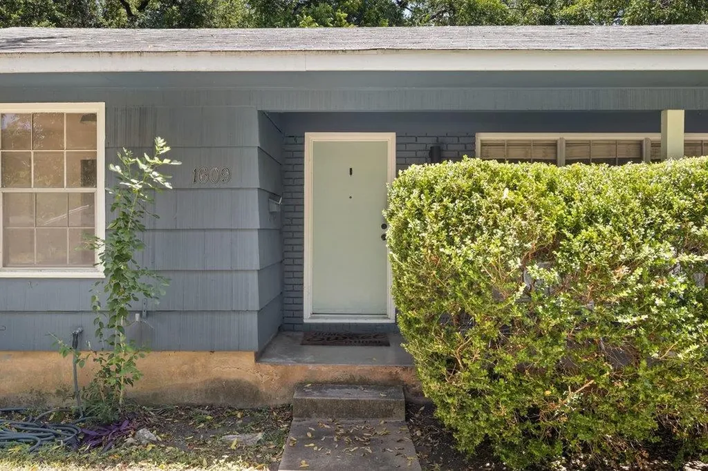 1609 Larkwood Drive Austin TX 78723