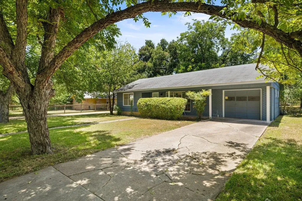 1609 Larkwood Drive Austin TX 78723