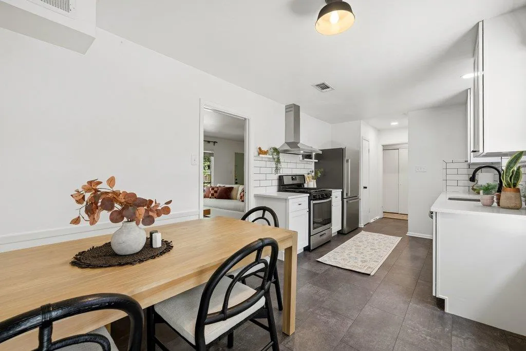 1609 Larkwood Drive Austin TX 78723
