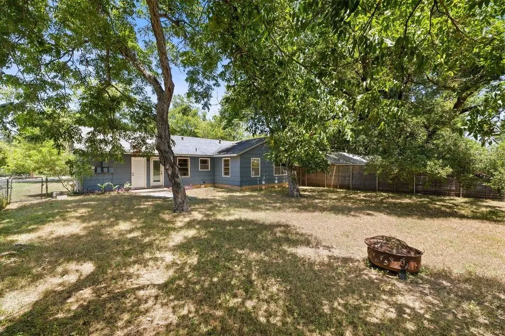 1609 Larkwood Drive Austin TX 78723
