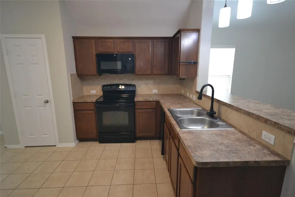 228 Falcon Lane Leander TX 78641