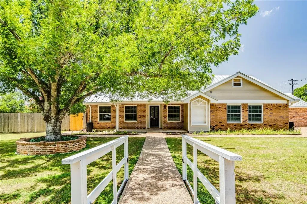301 Verbena Drive Kyle TX 78640