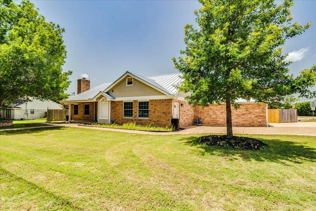 301 Verbena Drive Kyle TX 78640