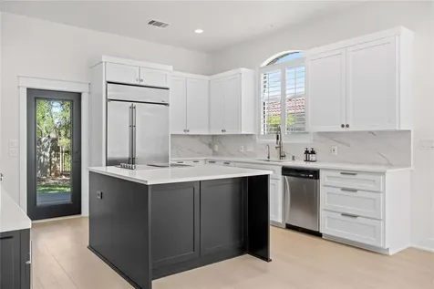 11 Treehaven Lane The Hills TX 78738
