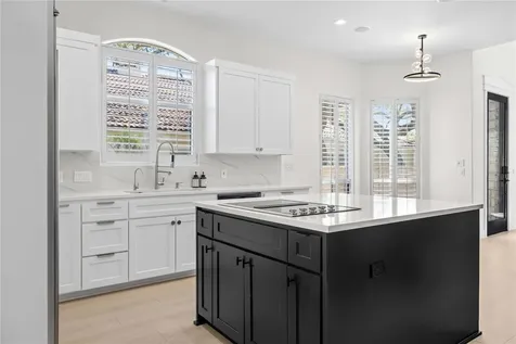 11 Treehaven Lane The Hills TX 78738