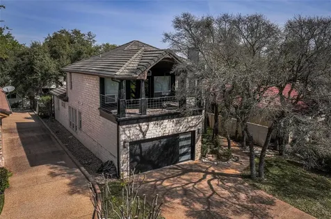 11 Treehaven Lane The Hills TX 78738