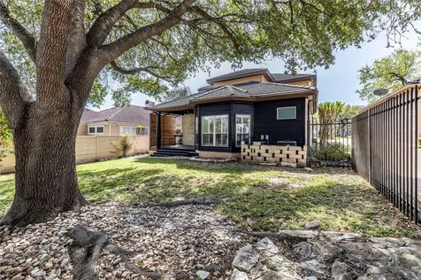 11 Treehaven Lane The Hills TX 78738