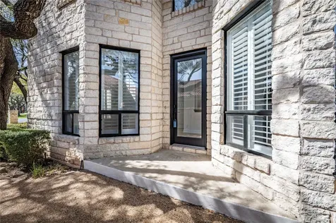11 Treehaven Lane The Hills TX 78738