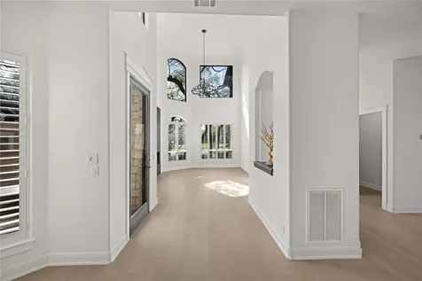 11 Treehaven Lane The Hills TX 78738