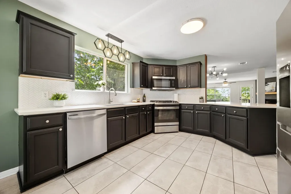 2327 Wright Circle Round Rock TX 78664