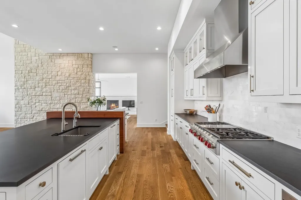 8708 Acuarela Court Austin TX 78735