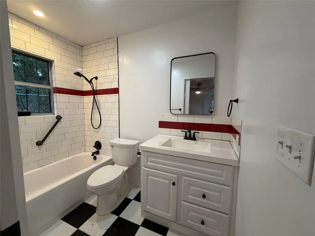 1060 Gardner Austin TX 78721