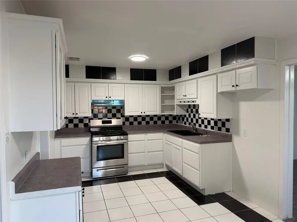 1060 Gardner Austin TX 78721