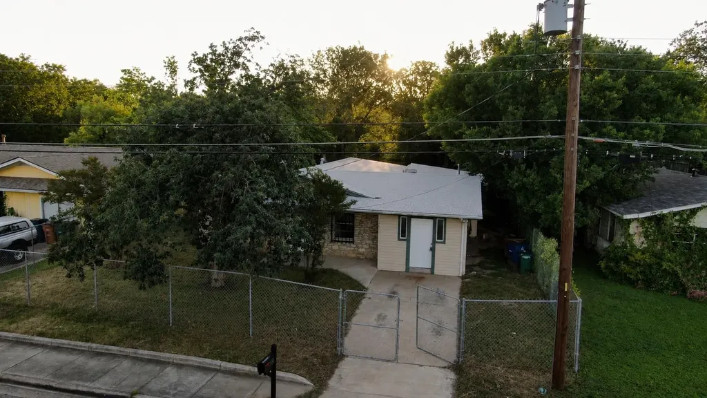 1060 Gardner Austin TX 78721