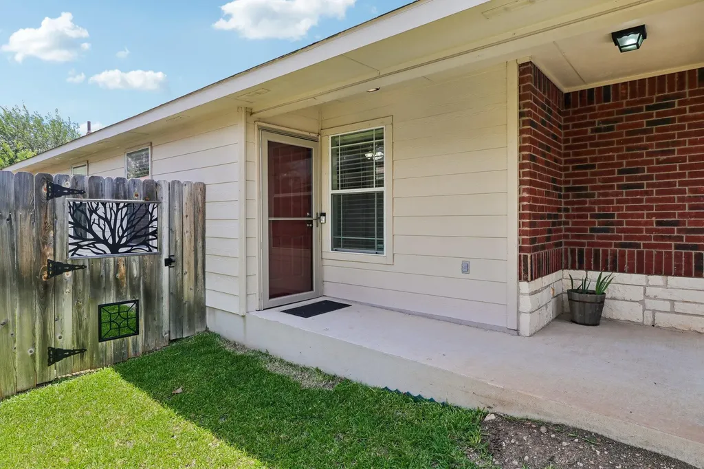 9012 Southwick Austin TX 78724