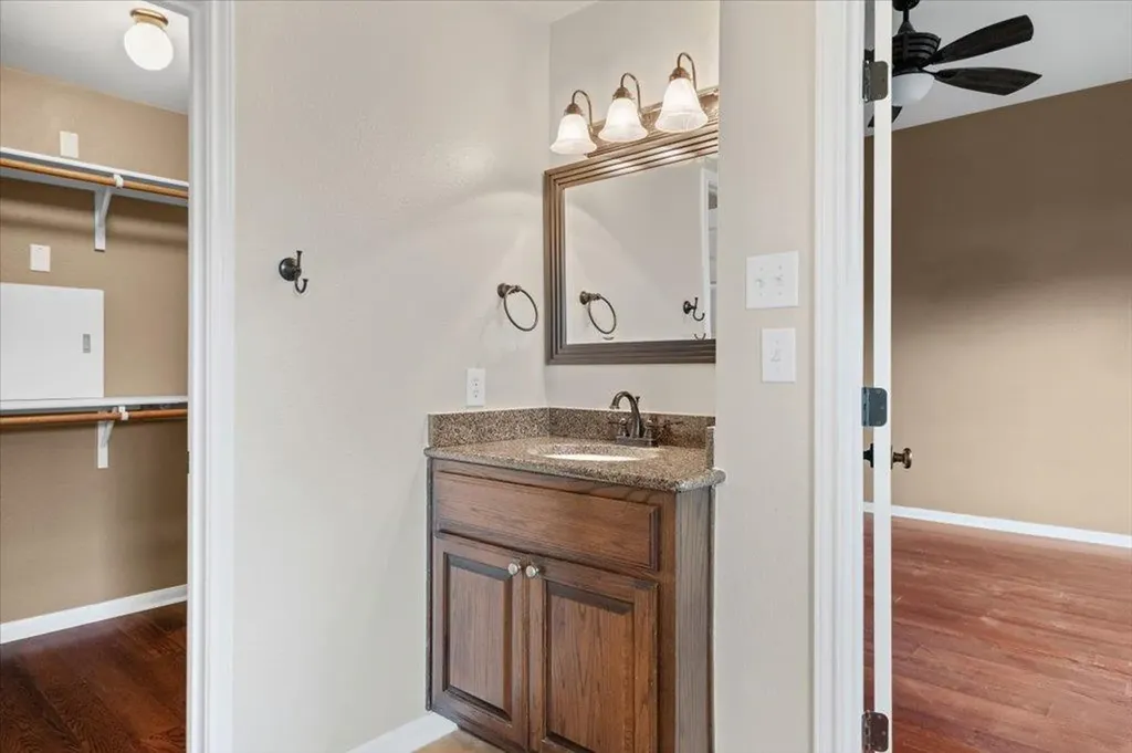 22324 Rock Wren Road Spicewood TX 78669