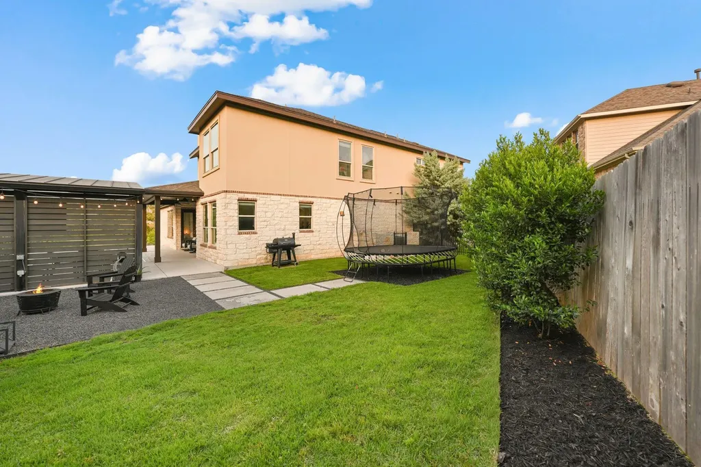 22524 Rock Wren Road Spicewood TX 78669