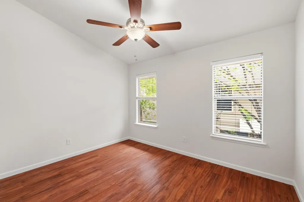 512 Eberhart Lane Austin TX 78745