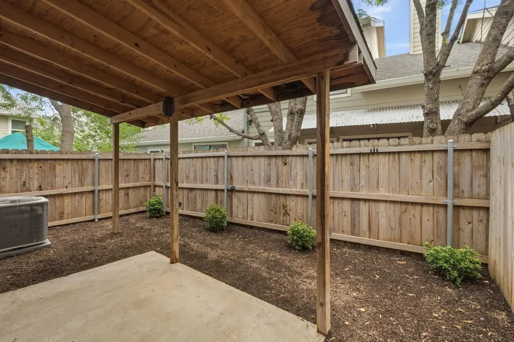 512 Eberhart Lane Austin TX 78745