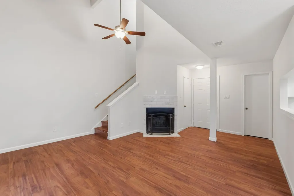 512 Eberhart Lane Austin TX 78745