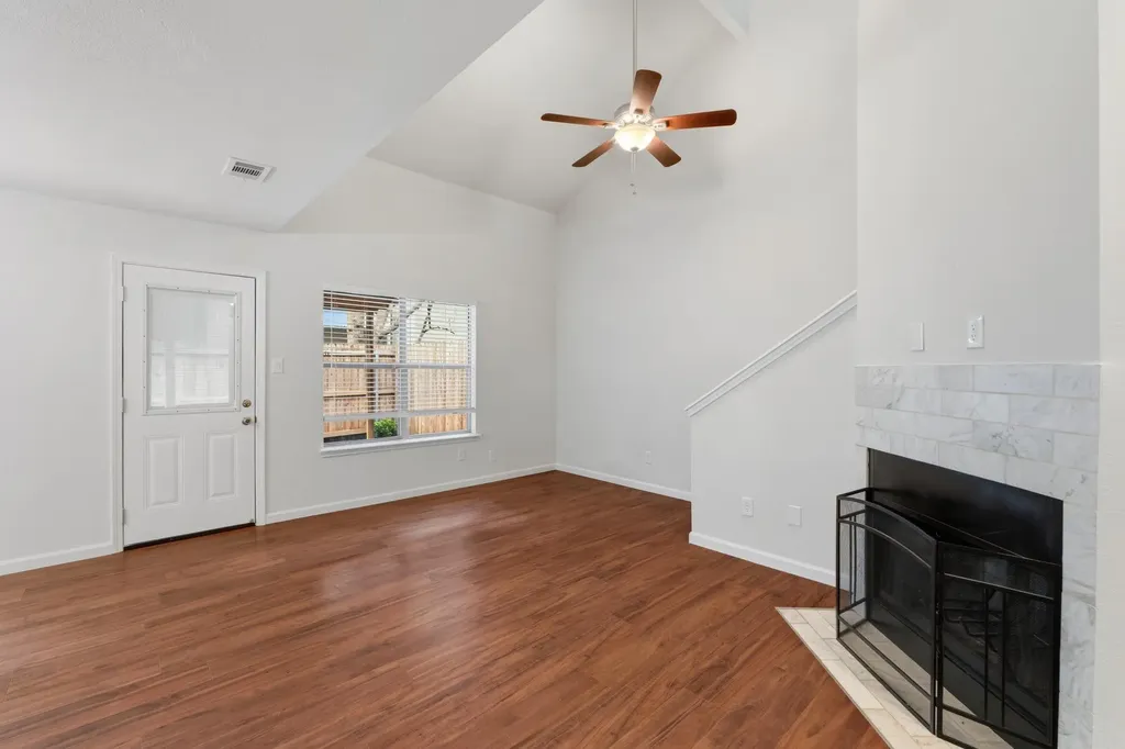 512 Eberhart Lane Austin TX 78745