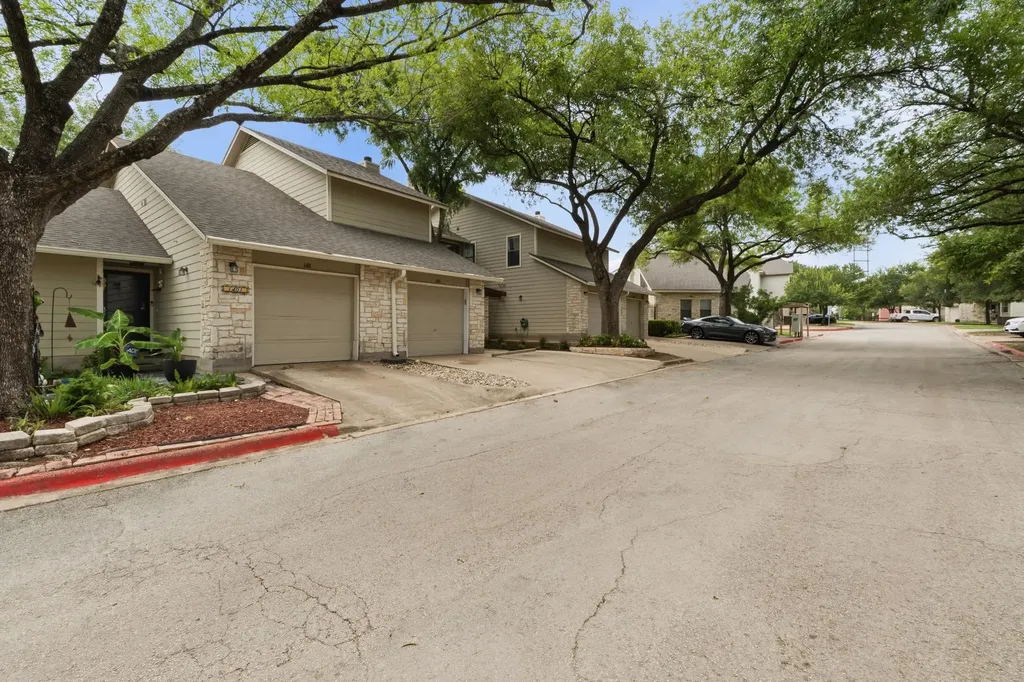 512 Eberhart Lane Austin TX 78745