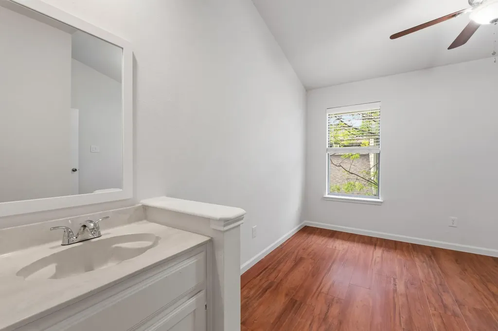 512 Eberhart Lane Austin TX 78745