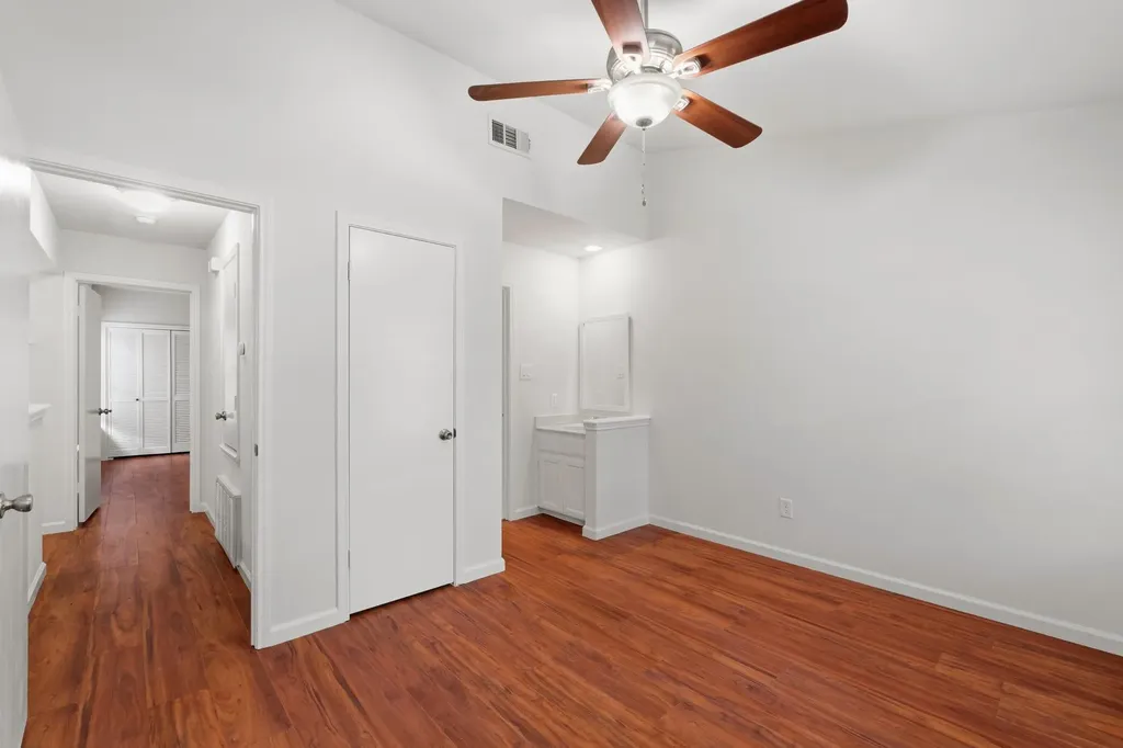 512 Eberhart Lane Austin TX 78745