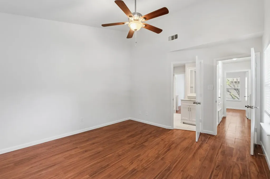 512 Eberhart Lane Austin TX 78745