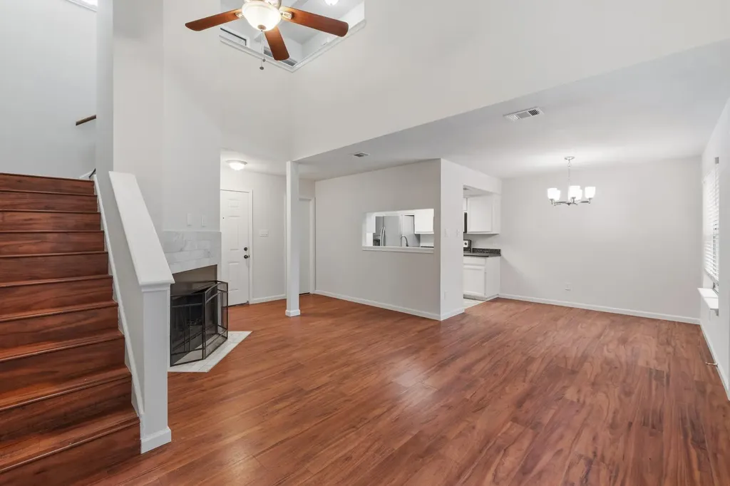 512 Eberhart Lane Austin TX 78745