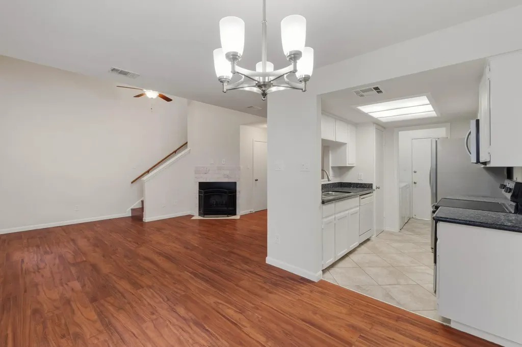 512 Eberhart Lane Austin TX 78745