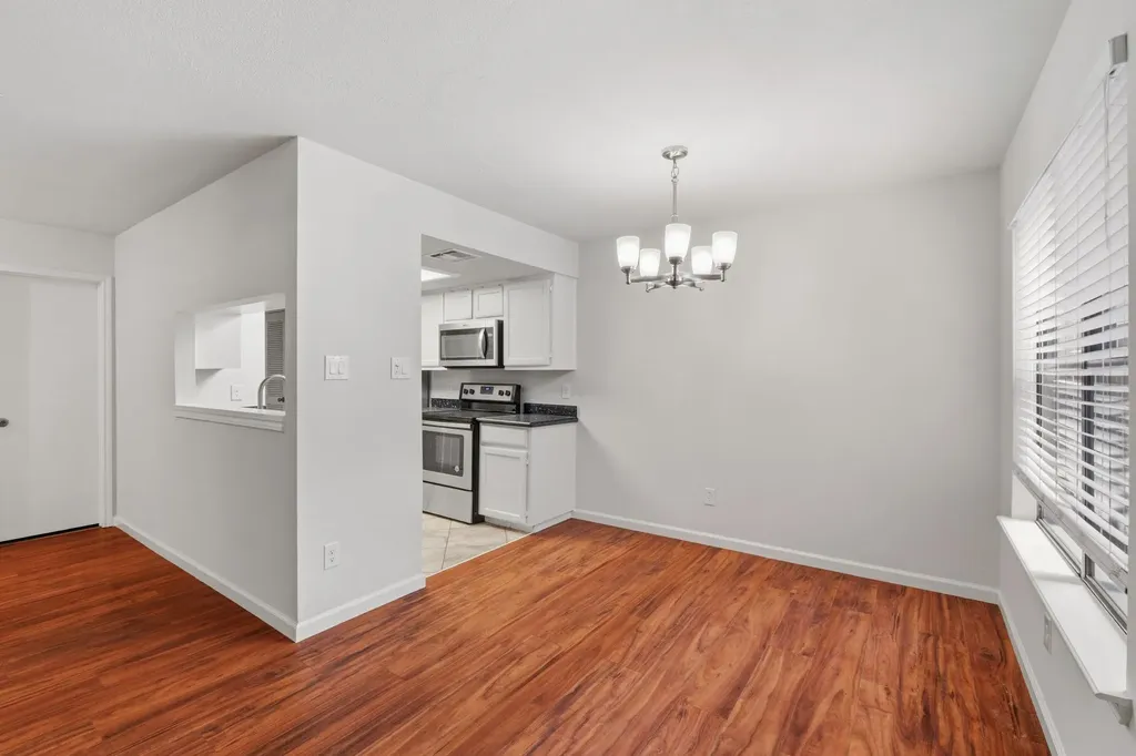 512 Eberhart Lane Austin TX 78745