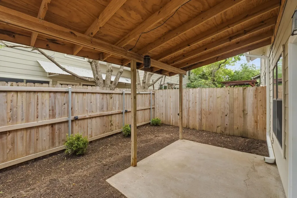 512 Eberhart Lane Austin TX 78745