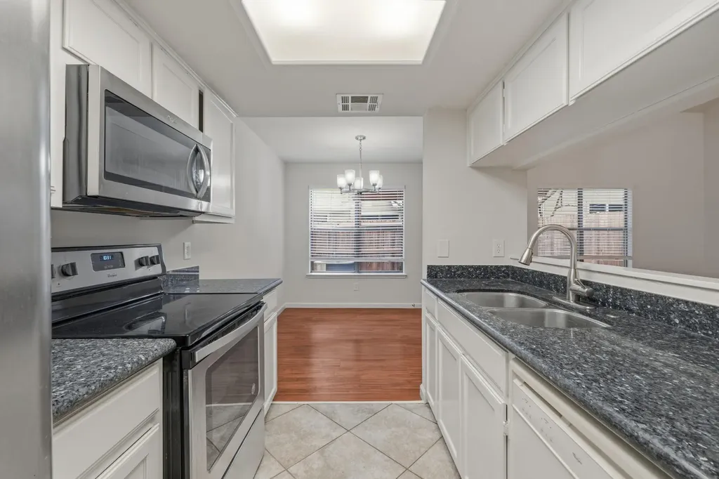 512 Eberhart Lane Austin TX 78745