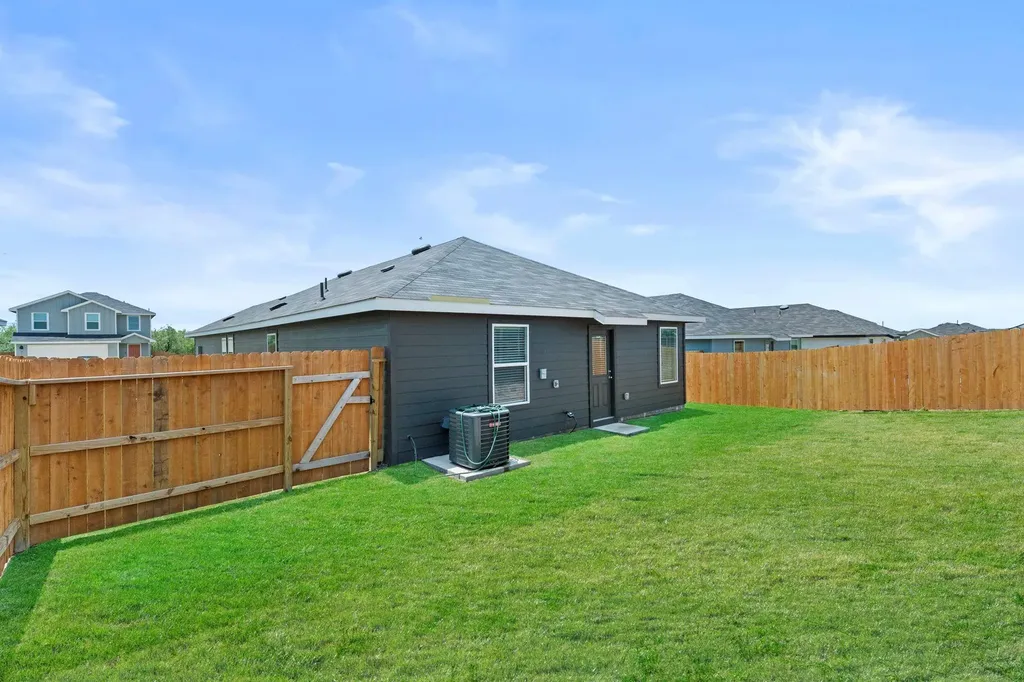 307 Wild Goose Drive Luling TX 78648